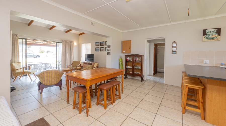 4 Bedroom Property for Sale in Struisbaai Western Cape
